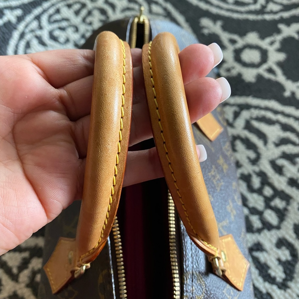 Louis Vuitton Brown Monogram Canvas Crossbody Bag with Tan Leather Strap - Picture 3 of 16